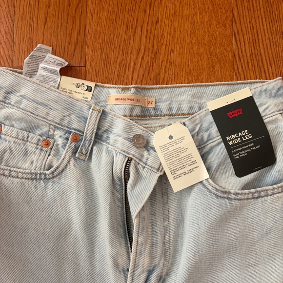 Light Wash Wide Leg Women’s Jeans - Picture 2 of 4